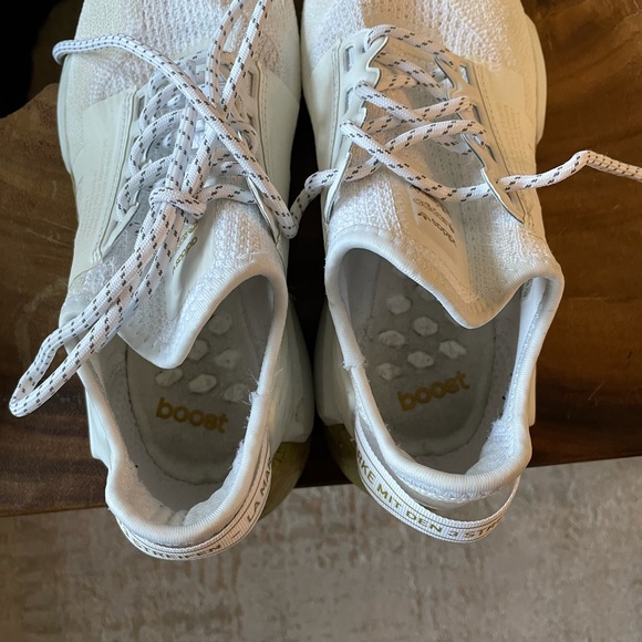 Adidas NMD R1 V2 - Picture 6 of 7